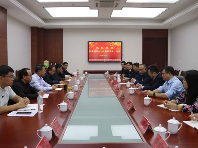 2024年10月12日，喀什二中学校领导老师到我校交流指导