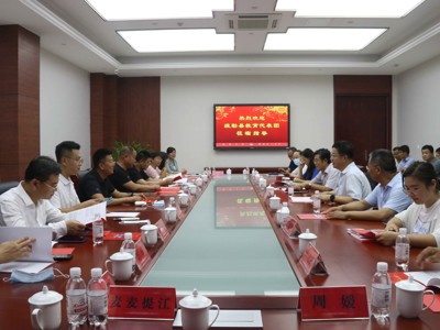 2022年8月6日，疏勒县教育代表团到我校交流指导